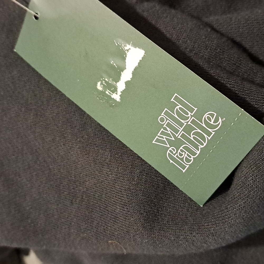 Wild Fable Women's Black Cropped Hoodie with Contrasting Pink Drawstring, Size M - Picture 3 of 4